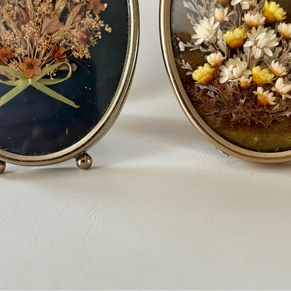 Elegant Floral Oval Frames - Black and Brown